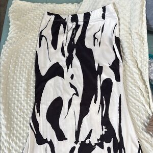 Black and White Abstract Print Skirt